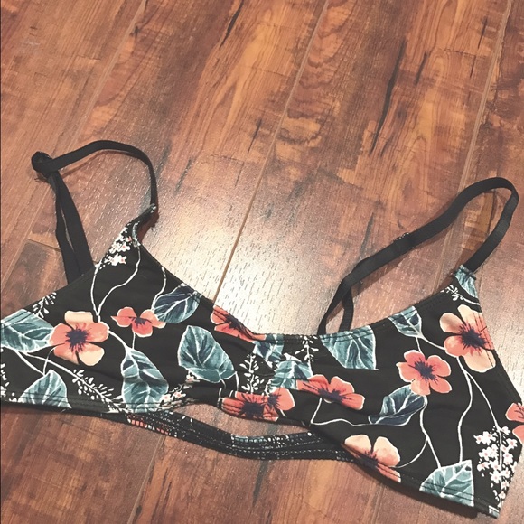 UrbanOutfitters Black patterned bralette