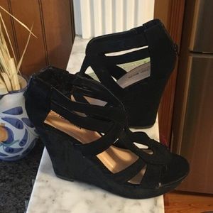 Black Top Moda Wedges