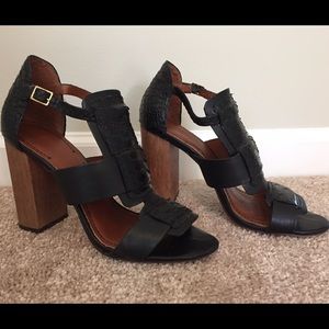 Elizabeth and James Black Leather Sandals