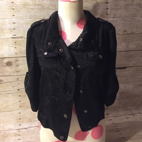Satin Lightweight 3/4 Boutique Jacket ❤️