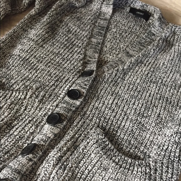Black and white cardigan with pockets