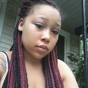 Meet your Posher, Evangelia