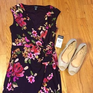 Gorgeous faux wrap dress. Beautiful color!