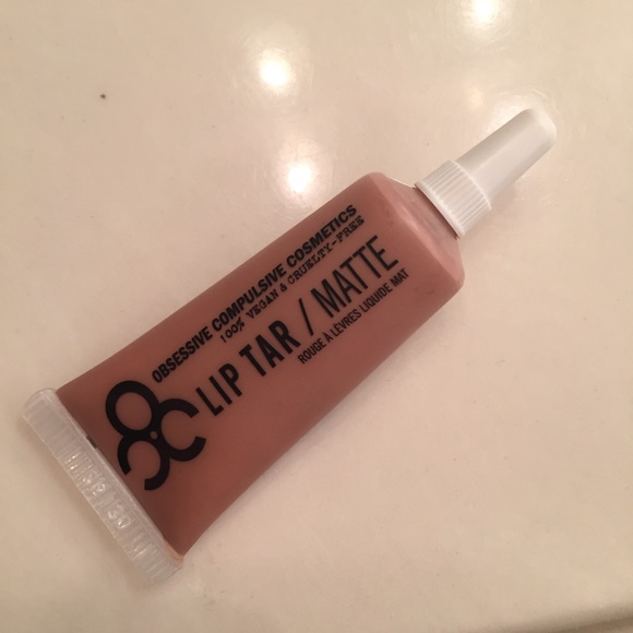 Matte lip tar in the shade Interlace - Picture 1 of 2