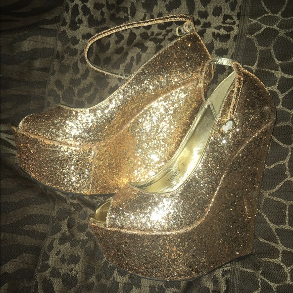 Gold sequins wedges
