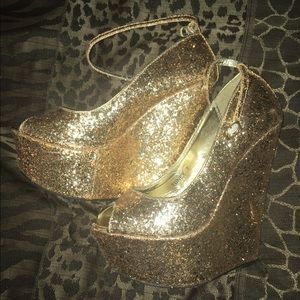Gold sequins wedges