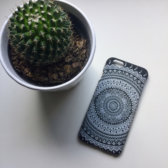 UO iPhone 6 Mandala case