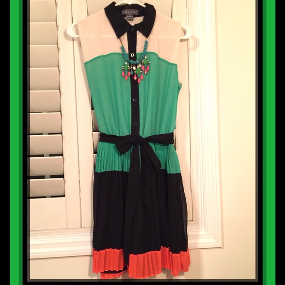 💚Sweet Color Block Dress! 👗NWOT, never worn