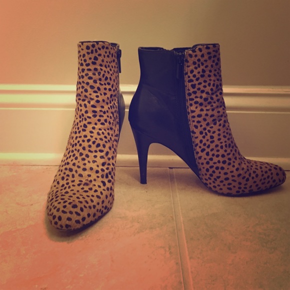 Half calf skin half leather, heeled booties.