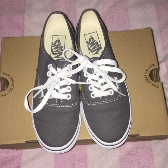 EUC // Vans Authentic Low Pro