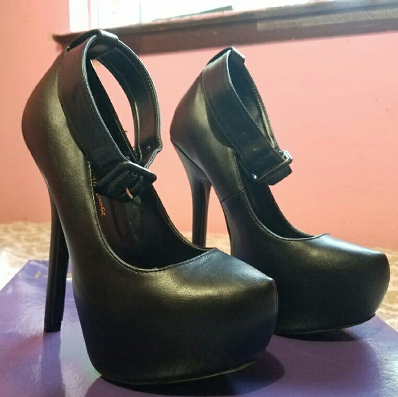 Black High Heels - Picture 2 of 3