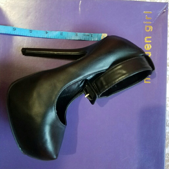 Black High Heels - Picture 3 of 3
