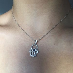 PANDORA hamsa necklace