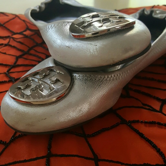 Tory Burch Reva Silver Leather Balllet Slip Ons - Picture 2 of 4