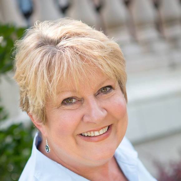 Meet your Posher, Gloria