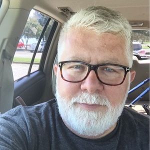 Meet your Posher, Carlos