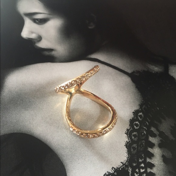 BEAUTIFUL UNIQUE RING DESIGN!