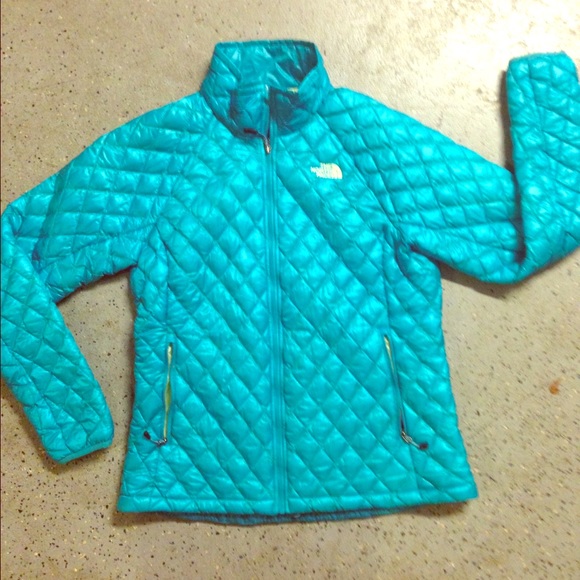 Jackets & Blazers - Women's North Face thermoball large coat. Bnwot!