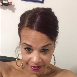 Meet your Posher, Monique