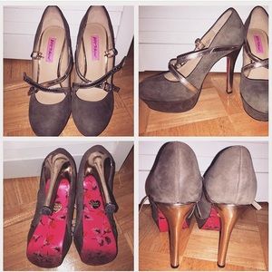 Betsey Johnson Gray Vitas Platform Pump