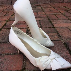 Off white spunky heal