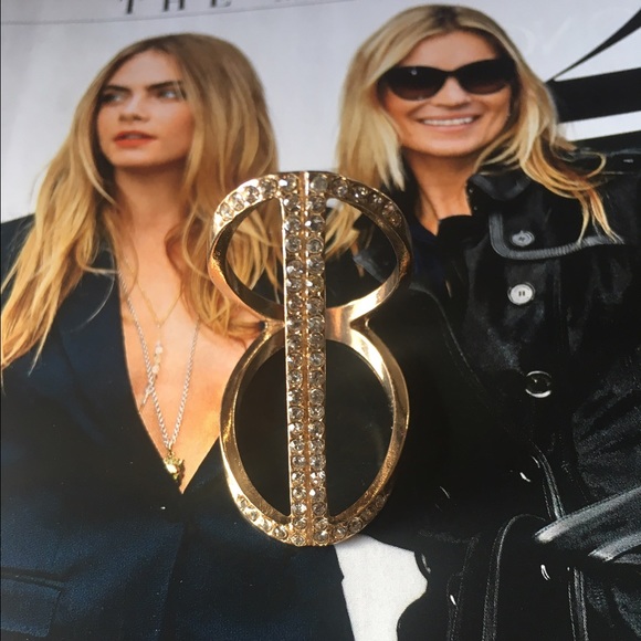 BEAUTIFUL UNIQUE RING DESIGN! LUXE STYLE!