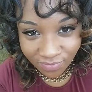 Meet your Posher, Mona