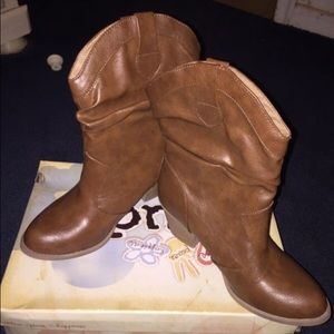 Cowgirl boots! Brand: Mudd-size 8