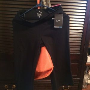 *BRAND NEW* Women's Nike dri fit Capri pants.