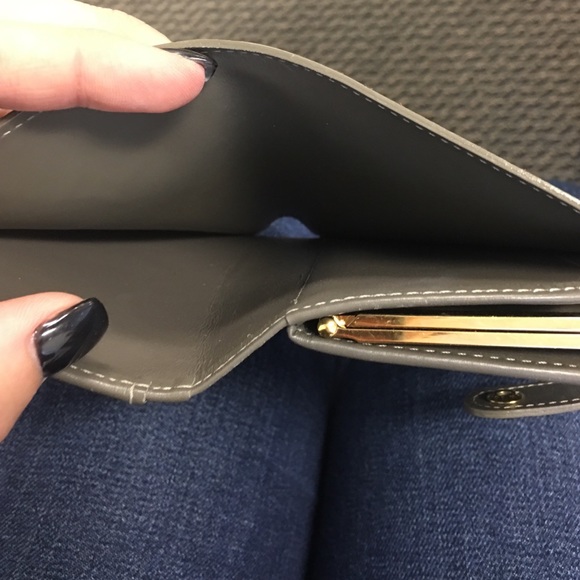 100% AUTHENTIC LV FRENCH WALLET - Picture 4 of 4