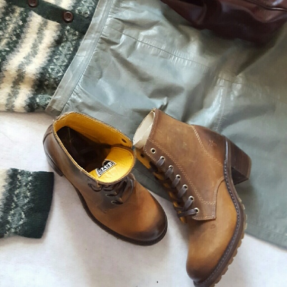 Frye Campus Lace Up Bootie - Picture 3 of 4