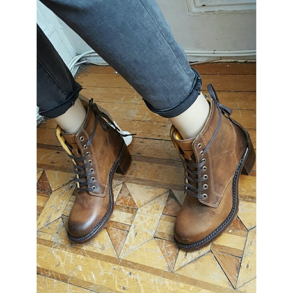 Frye Campus Lace Up Bootie - Picture 2 of 4