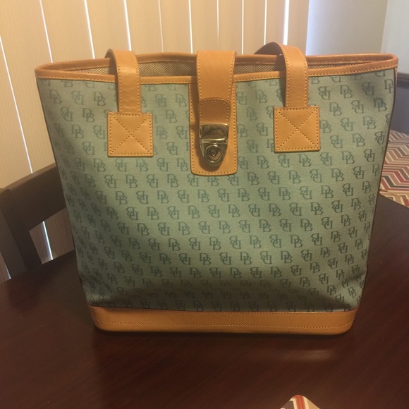 Dooney & Bourke tote