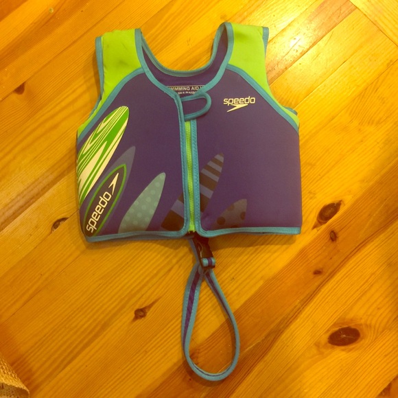 Speedo Swim Vest to keep your child safe. Size 4-6