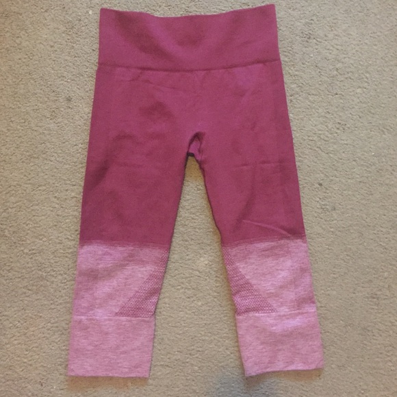LULULEMON Seamless Ombré Crop