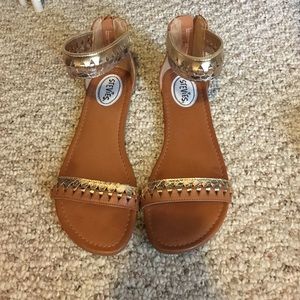 🔥SALE🔥Gladiator style sandals by Stevies.