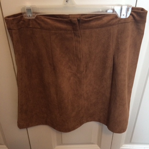 Suede button skirt - Picture 2 of 2