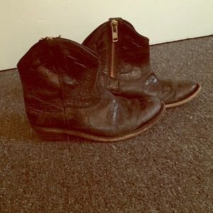 Steven by Steve Madden "vestted" booties!!