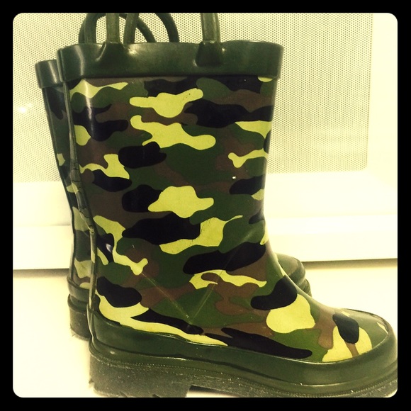 Boys Camo Rainboots!