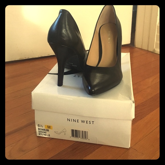 Dark brown leather pumps