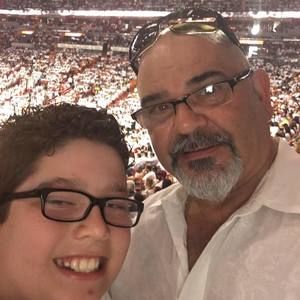 Meet your Posher, Luis