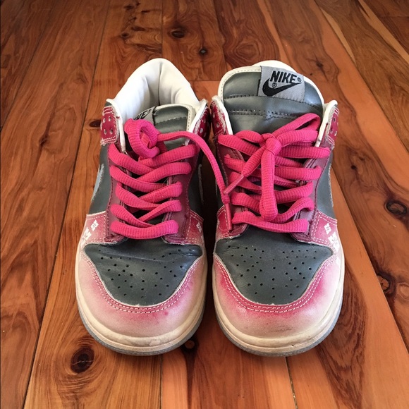 nike dunks hello kitty