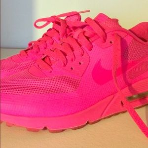 Hot pink Nike air max