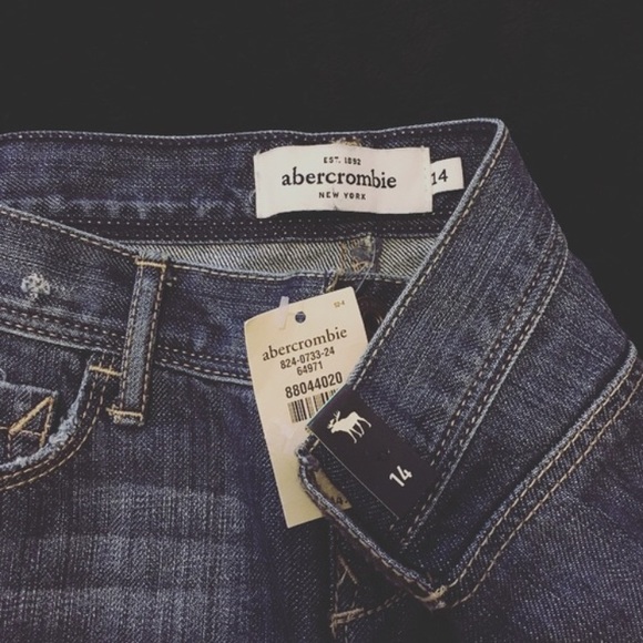 NWT Abercrombie Destroyed Denim Mini Skirt - Picture 3 of 4