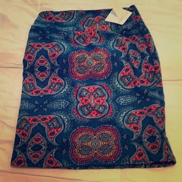 LuLaRoe Dresses & Skirts - Lularoe Cassie Skirt