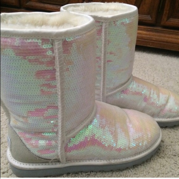 holographic uggs