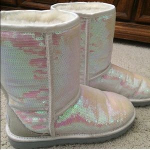 holographic uggs