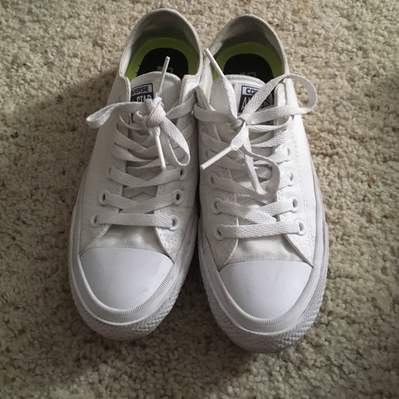 White Converse Chuck Taylor 2