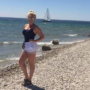 Meet your Posher, Caitlin