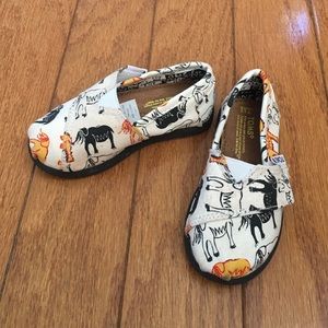 Youth toms with animal print. Toddler size 5.5.